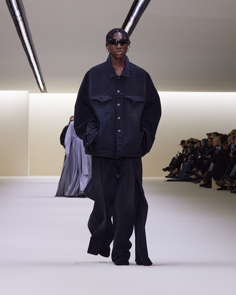 楊丞琳現身現場！ 回顧 Balenciaga 2023 冬季大秀，可愛教主變成暗黑教主！