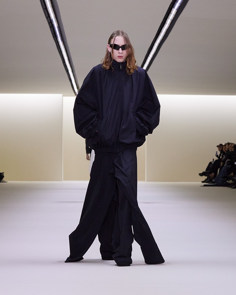 楊丞琳現身現場！ 回顧 Balenciaga 2023 冬季大秀，可愛教主變成暗黑教主！