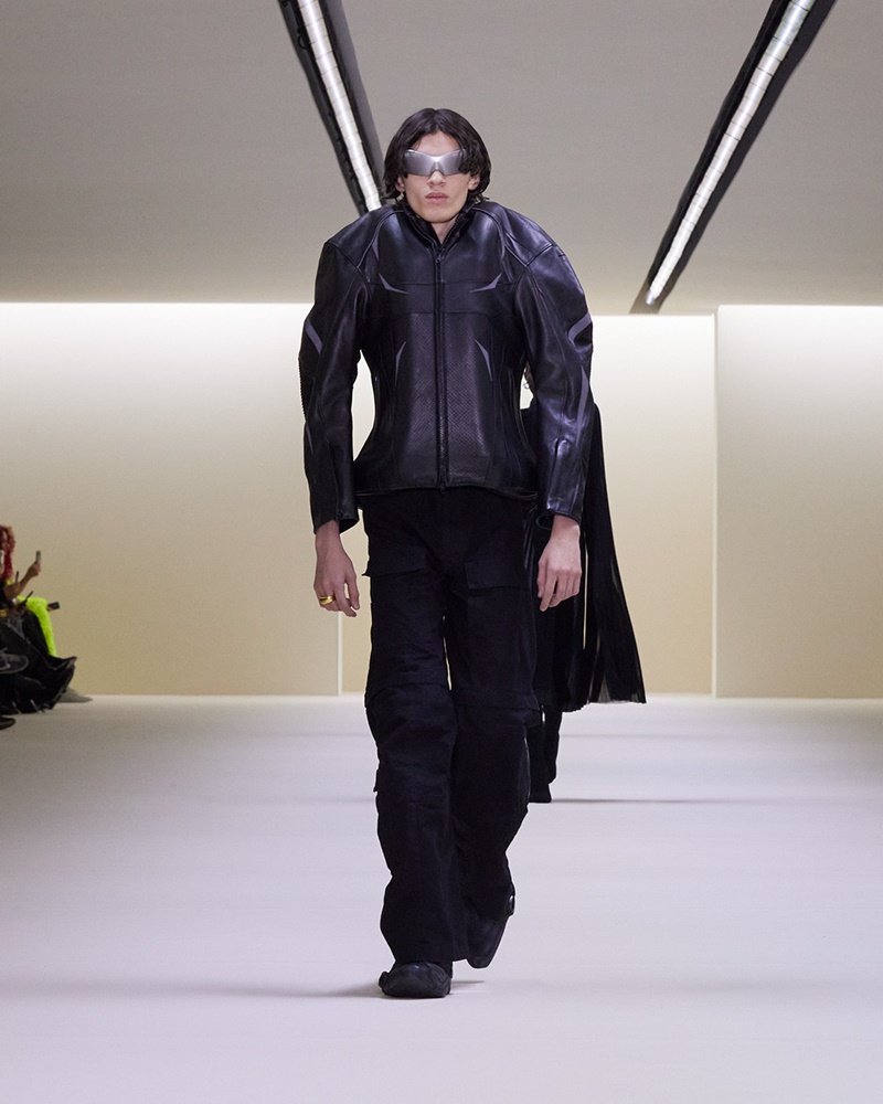 楊丞琳現身現場！ 回顧 Balenciaga 2023 冬季大秀，可愛教主變成暗黑教主！