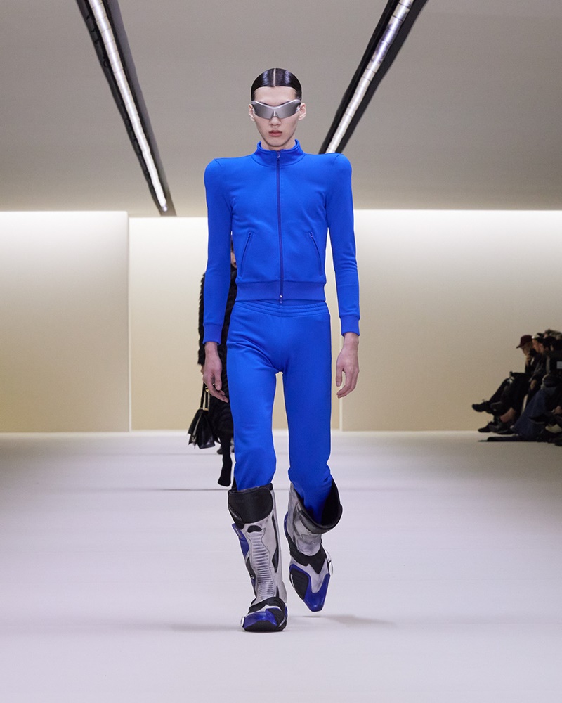 楊丞琳現身現場！ 回顧 Balenciaga 2023 冬季大秀，可愛教主變成暗黑教主！