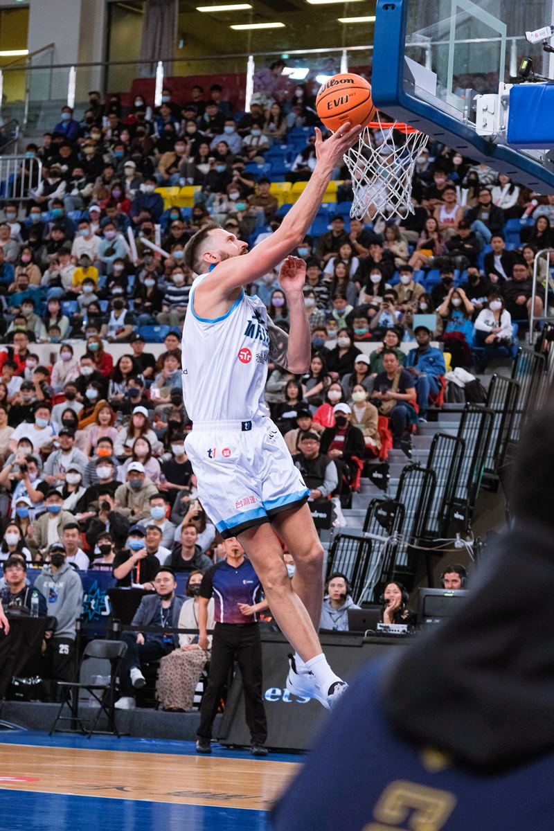 名人穿啥｜T1 聯盟明星賽球星「戰靴」直擊！MVP「魔獸」Dwight Howard 選擇上腳「這雙」經典簽名鞋