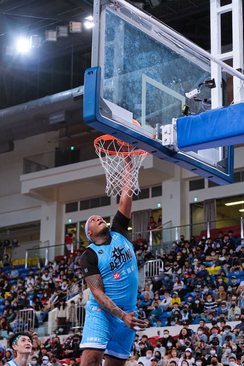 名人穿啥｜T1 聯盟明星賽球星「戰靴」直擊！MVP「魔獸」Dwight Howard 選擇上腳「這雙」經典簽名鞋
