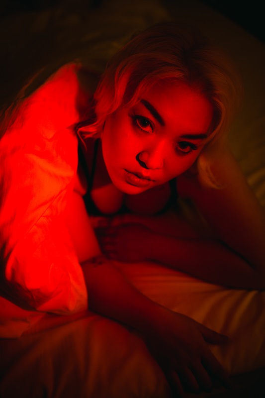 「不再陷入謊言的迴圈，要創造自己的能量！」騷靈女聲  Naa高娜娜 釋出全新單曲〈Get On Your Knees〉