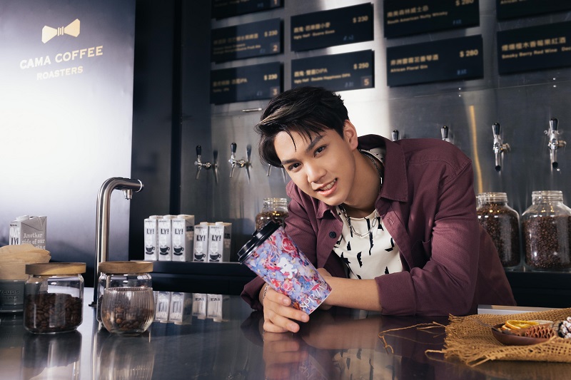 「源氣特調」限定上市！cama café 攜手 OATLY 品牌好友 AcQUA源少年 推出燕麥奶飲品