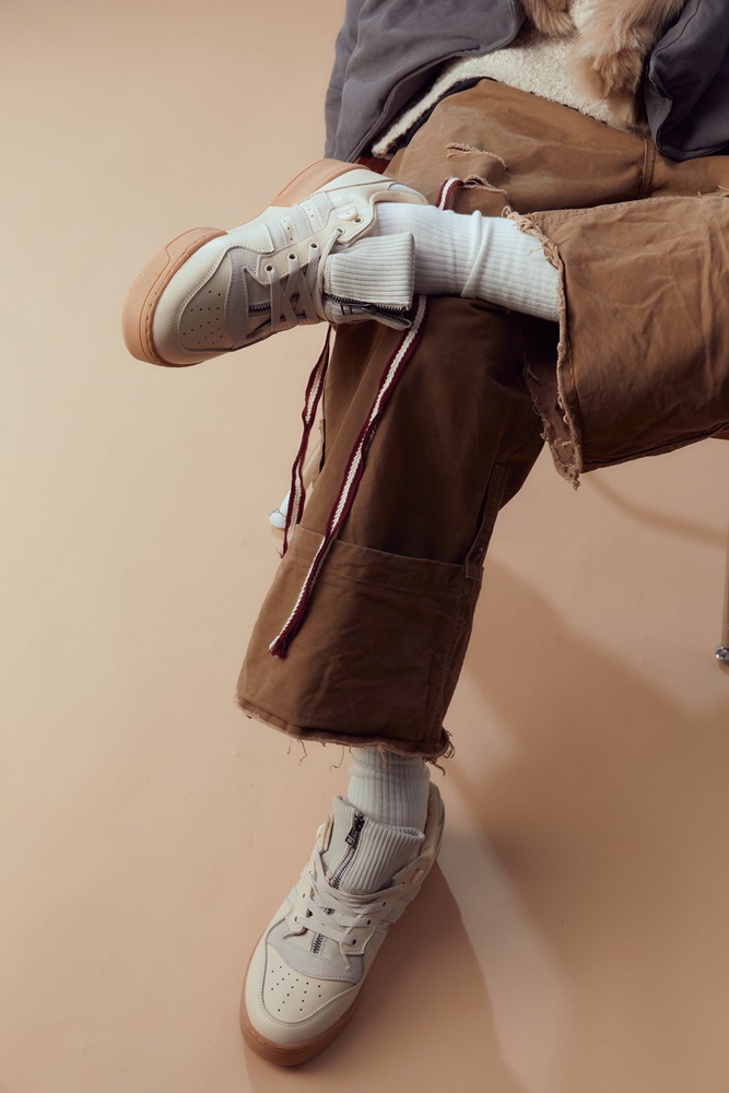 台灣販售預告｜毛衣結合球鞋太狂！復古感爆棚 KIKS x adidas Originals Rivalry Low 正式登場