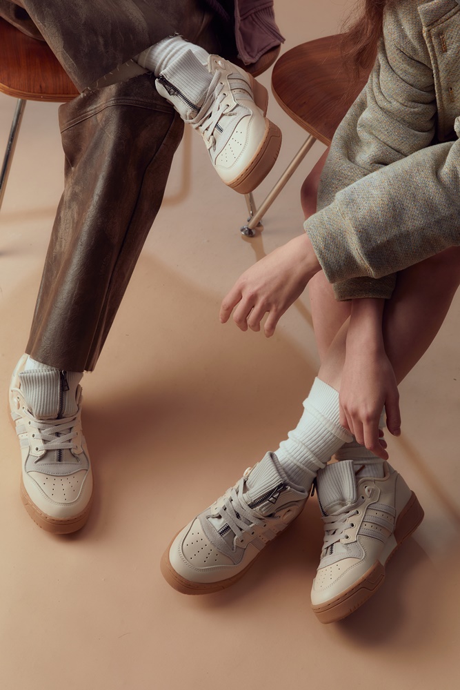 台灣販售預告｜毛衣結合球鞋太狂！復古感爆棚 KIKS x adidas Originals Rivalry Low 正式登場