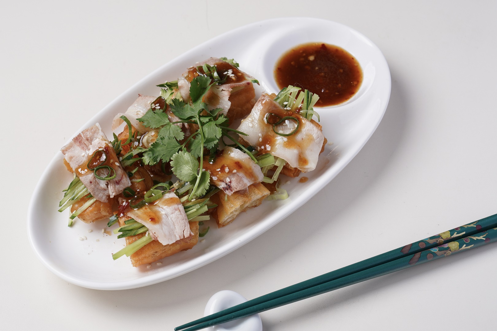 一人獨享酸菜魚！姥姥酸菜魚插旗微風北車，酸爽香麻層次豐富，特色小菜也好吃