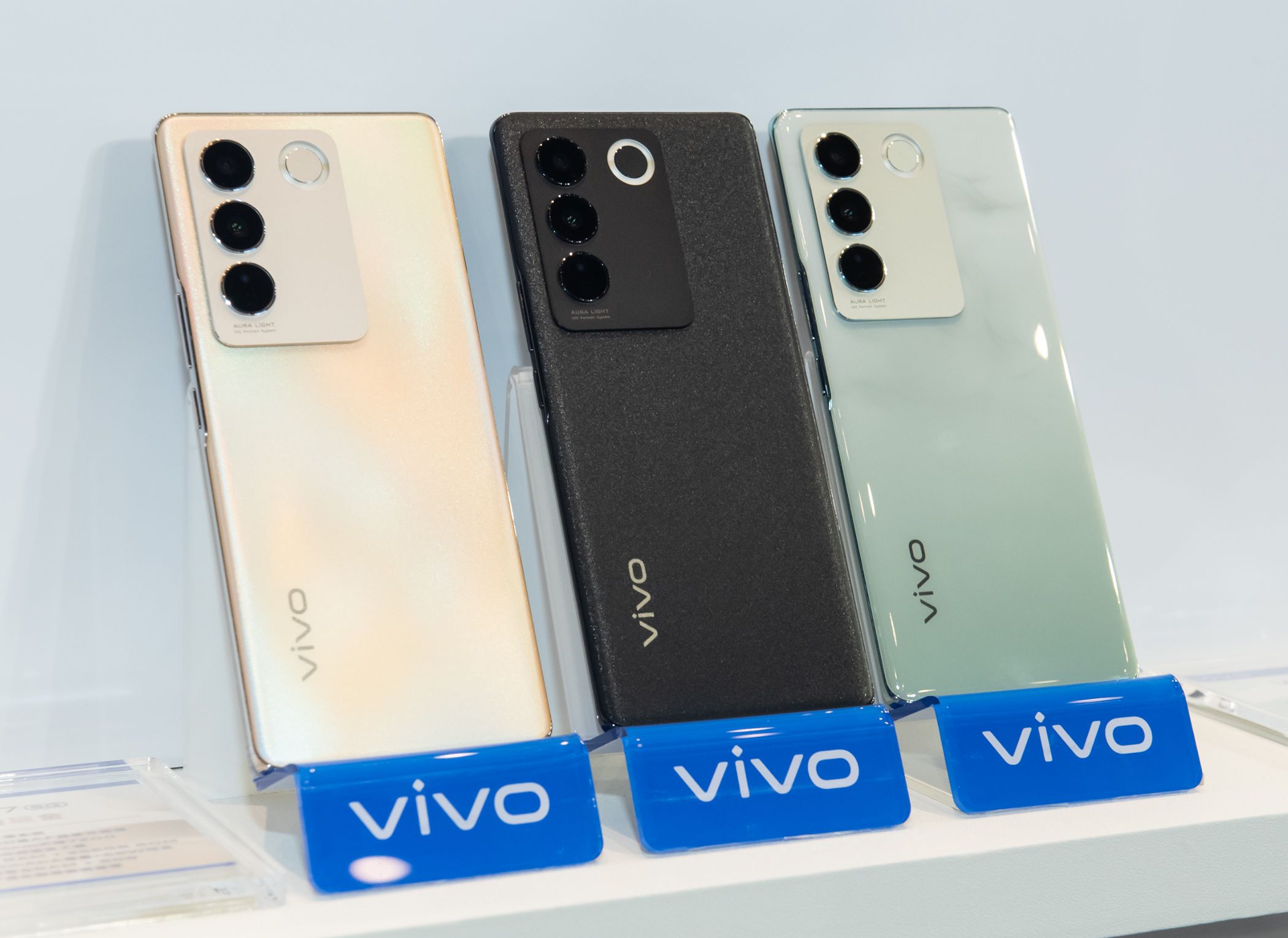自帶網美補光環燈！vivo V27 5G 神級人像旗艦機登台！獨創柔光人像系統大開顏界