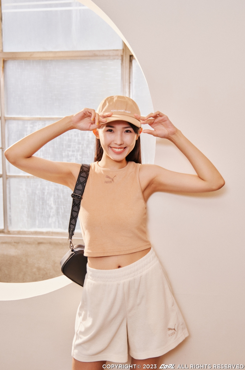 誰說奶蓋燕麥 & 海洋藍是女孩專屬色！男生穿搭竟然超無違和~ 文青系 PUMA 氮氣漫步鞋 + 運動潮裝，這次通通可以打包起來！