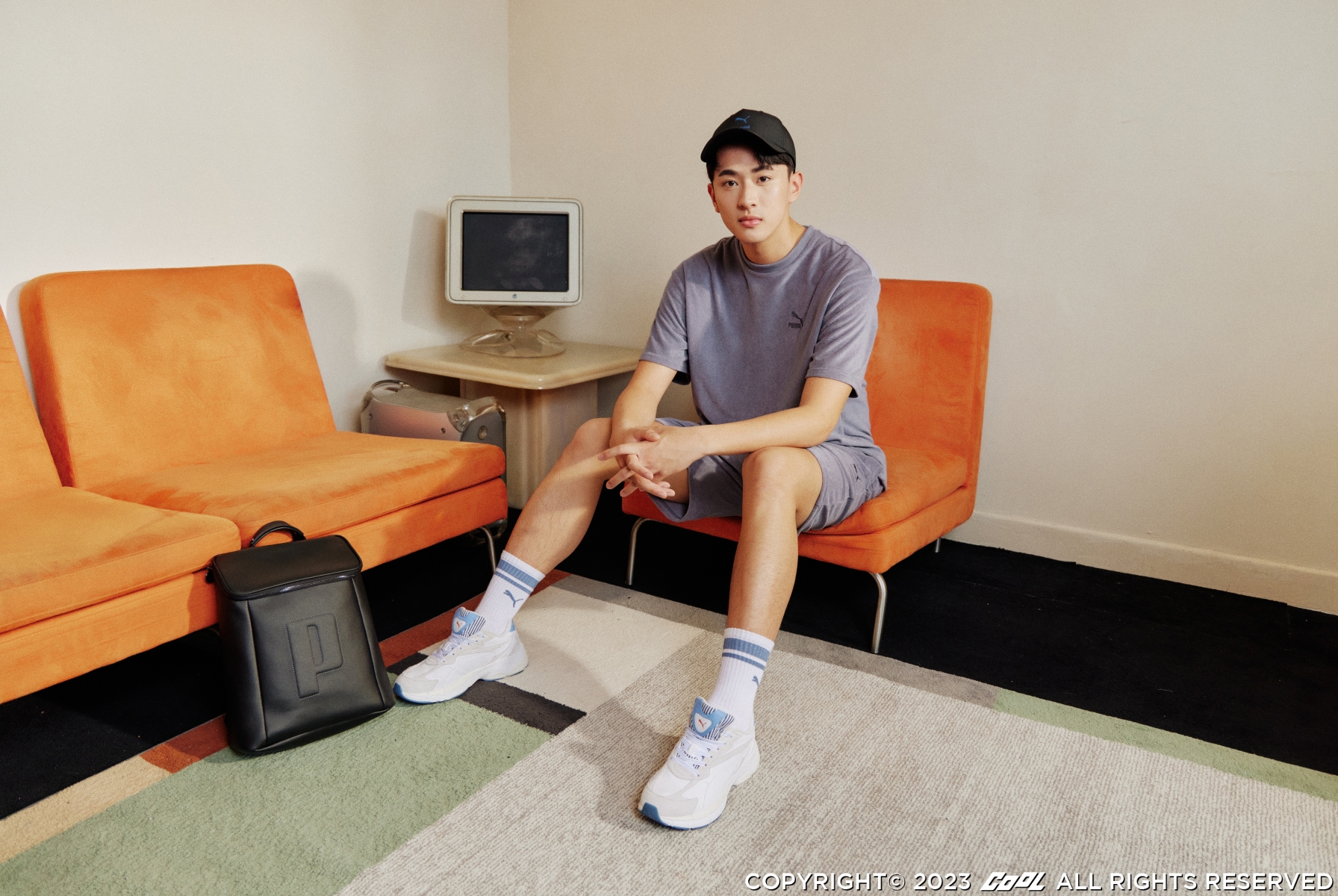 誰說奶蓋燕麥 & 海洋藍是女孩專屬色！男生穿搭竟然超無違和~ 文青系 PUMA 氮氣漫步鞋 + 運動潮裝，這次通通可以打包起來！