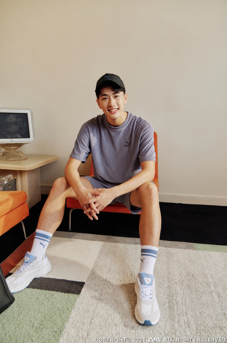 誰說奶蓋燕麥 & 海洋藍是女孩專屬色！男生穿搭竟然超無違和~ 文青系 PUMA 氮氣漫步鞋 + 運動潮裝，這次通通可以打包起來！