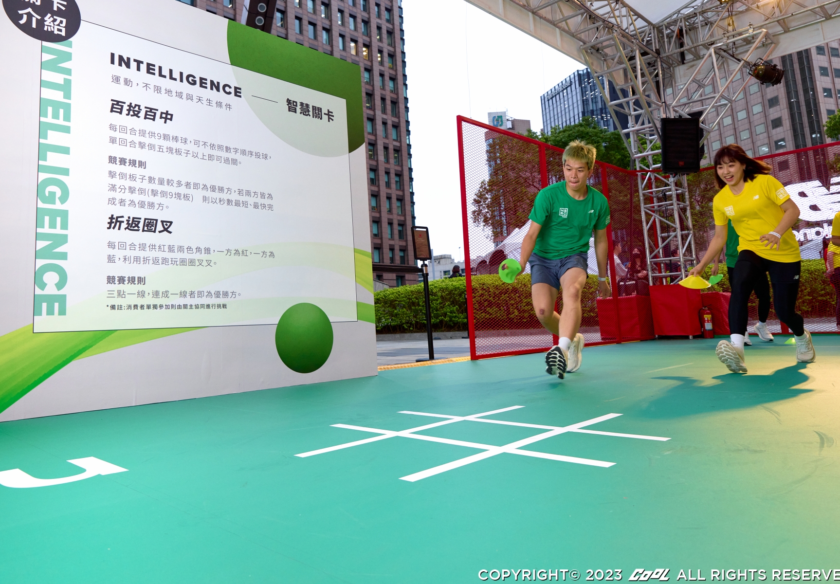 誰說運動不能既專業又有趣？New Balance 期間限定「Run your way跑動基地」讓陳庭妮、紀卜心都跑起來了！穿上全新神鞋Fresh Foam X More v4挑戰完美闖關通通給你！