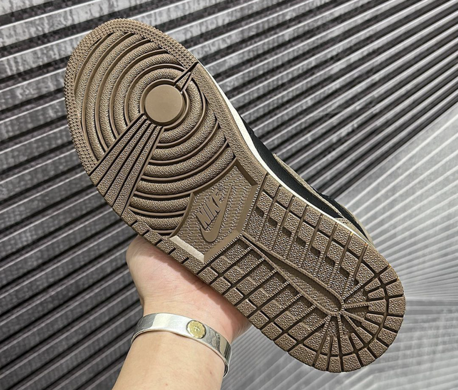 Air Jordan 1 High OG “Palomino”