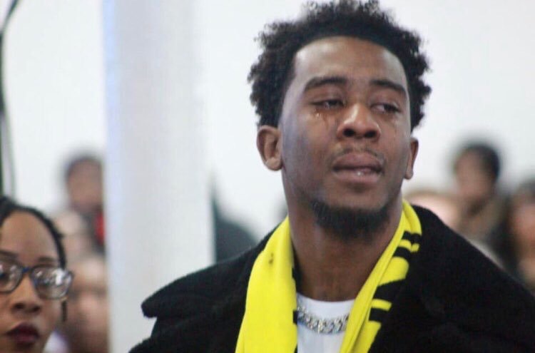 忍不住？美國饒舌歌手 Desiigner 在飛機上對空姐露鳥 DIY 遭逮捕竟稱：太久沒有那個…