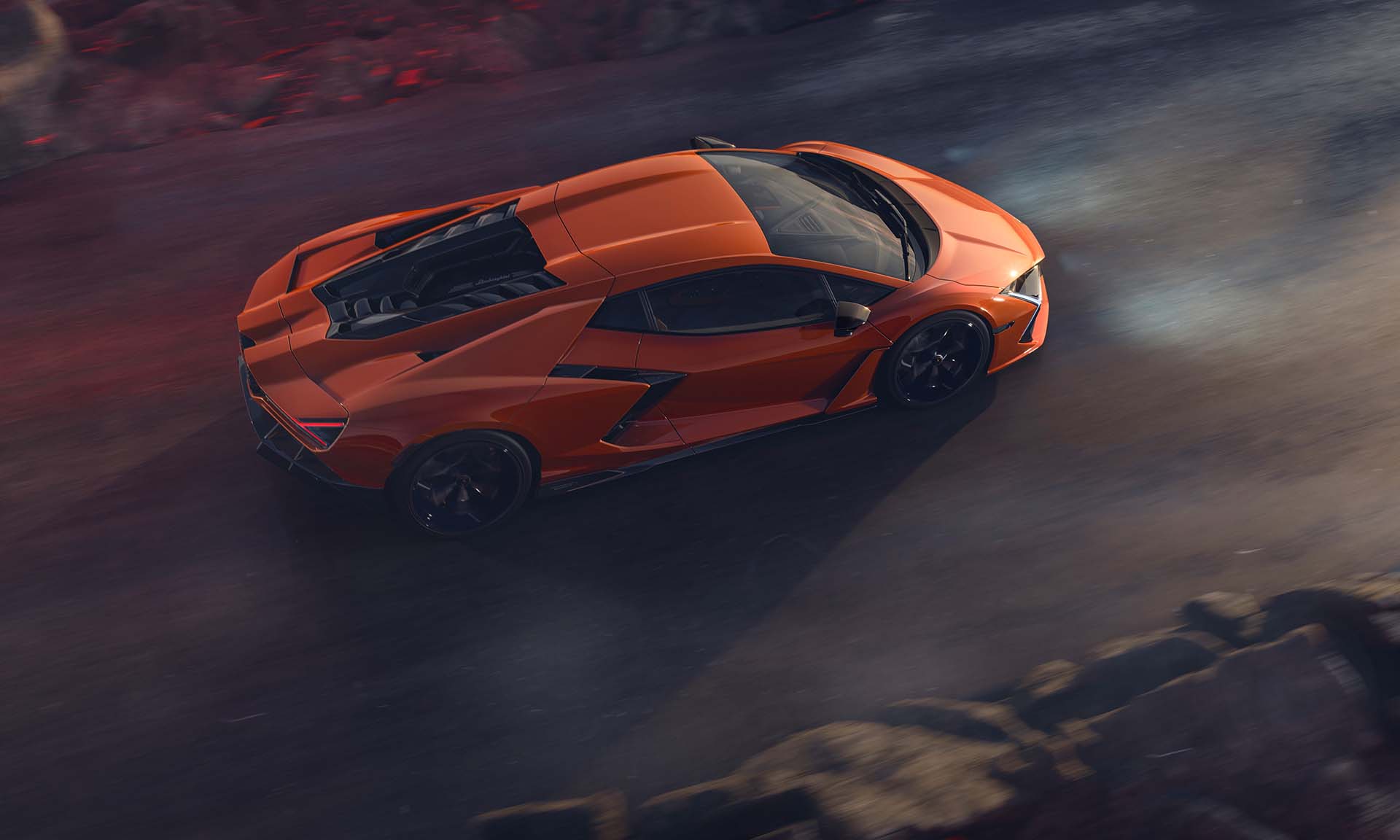 懂吃草的千匹猛牛！Lamborghini 新世代大牛 Revuelto 正式發表！