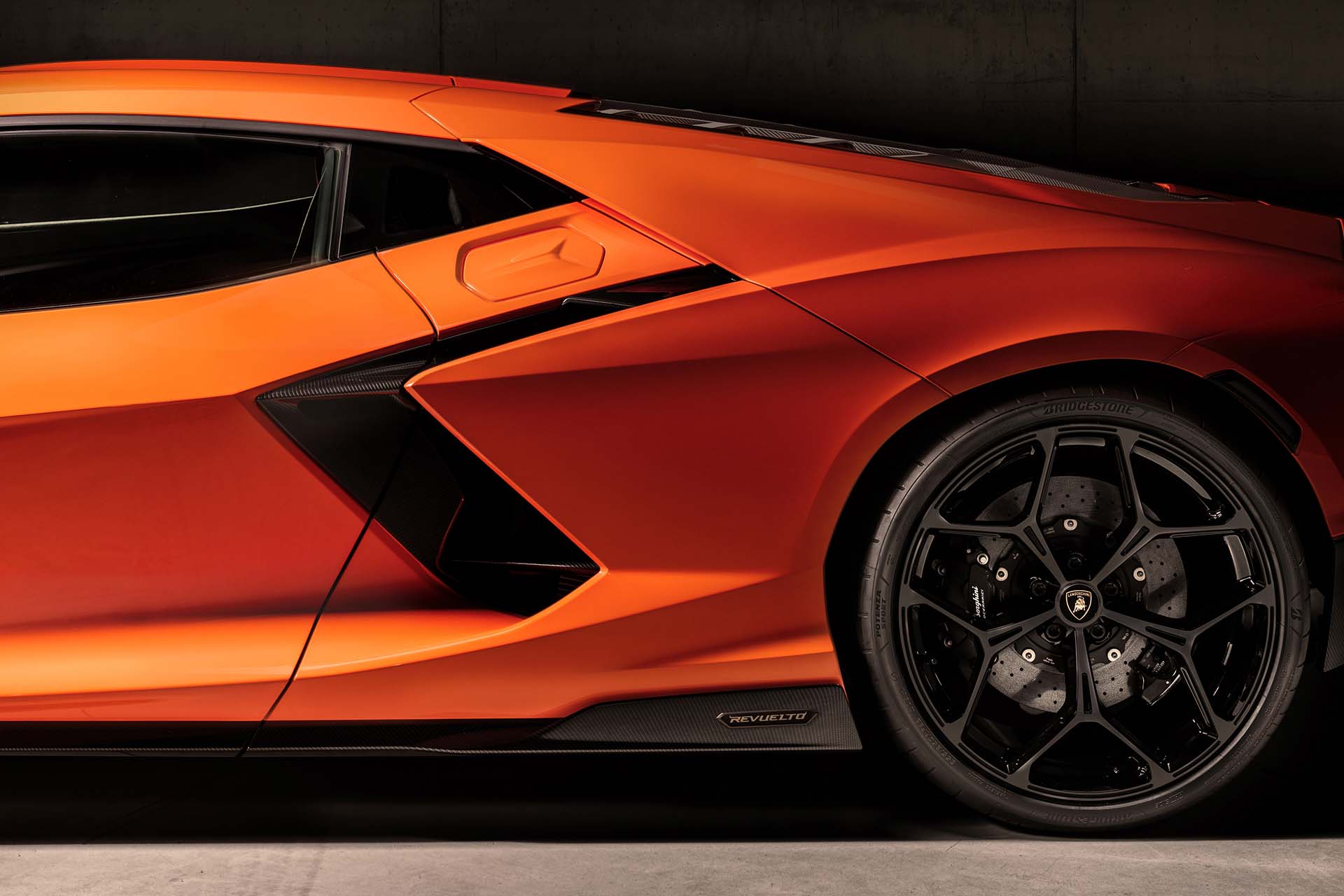 Lamborghini Revuelto-1
