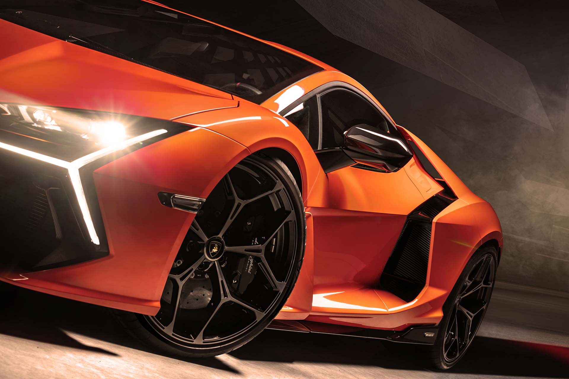 Lamborghini Revuelto-1