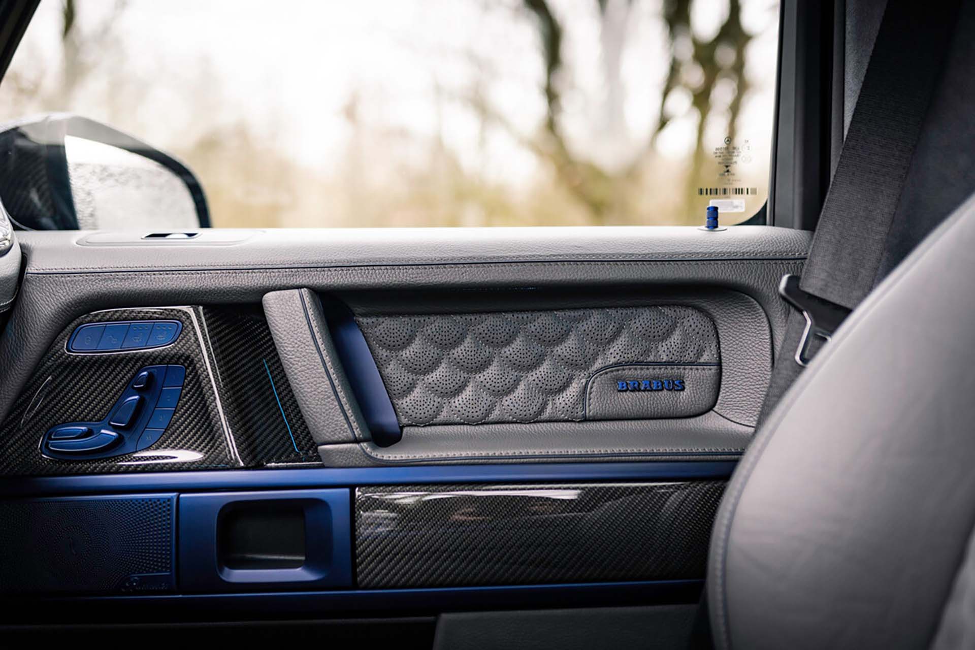 改裝車也搞「特殊色」？！Brabus 推出全新 900 Deep Blue 作品，深藍 G Car 是否更加誘人？