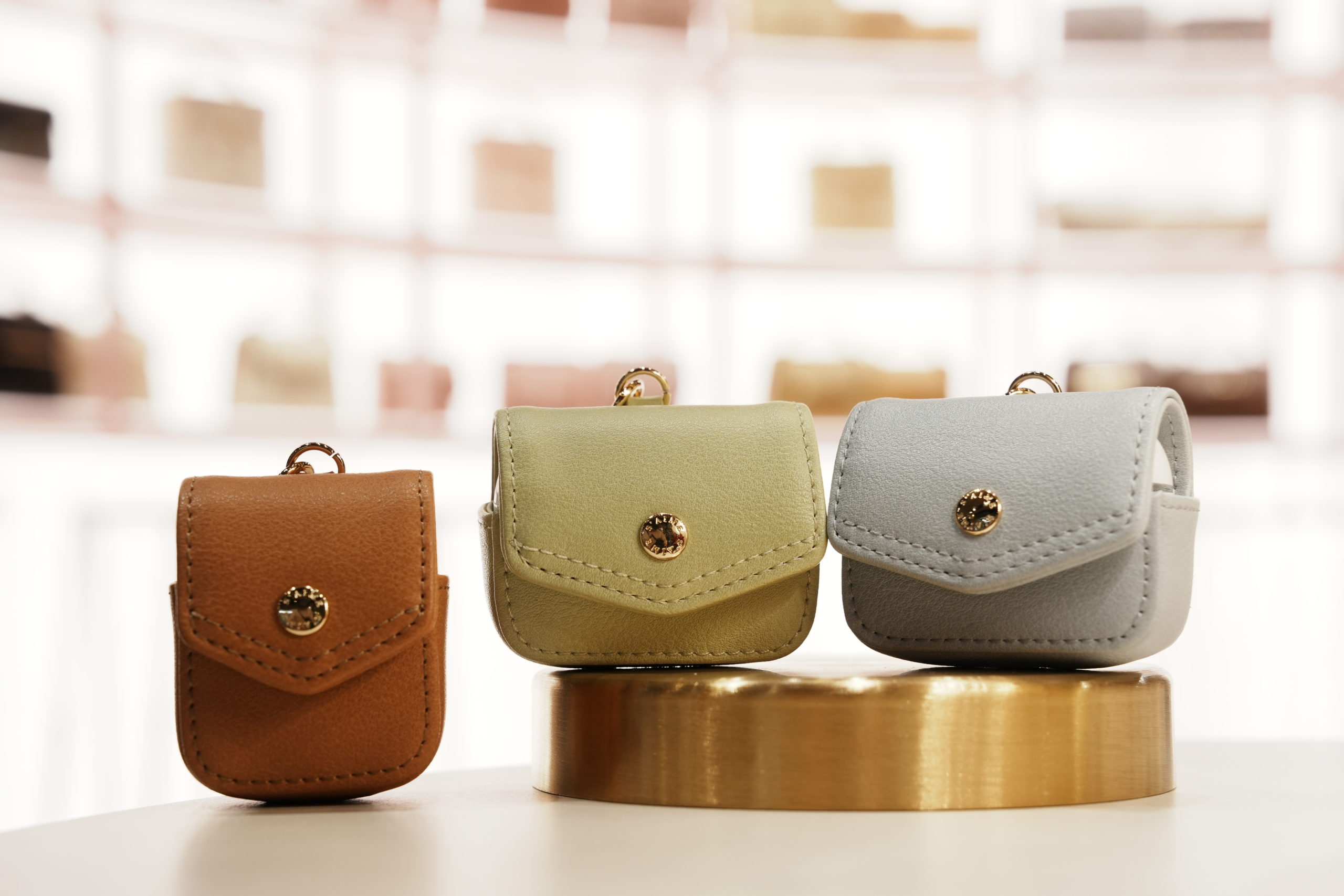 就是愛耍「廢」！時尚品牌S’AIME推出全台首個小廢包品牌S’AIME MINI  多款熱銷商品集體縮小裝可愛 整面小廢包牆完美女生們的耍廢宇宙！