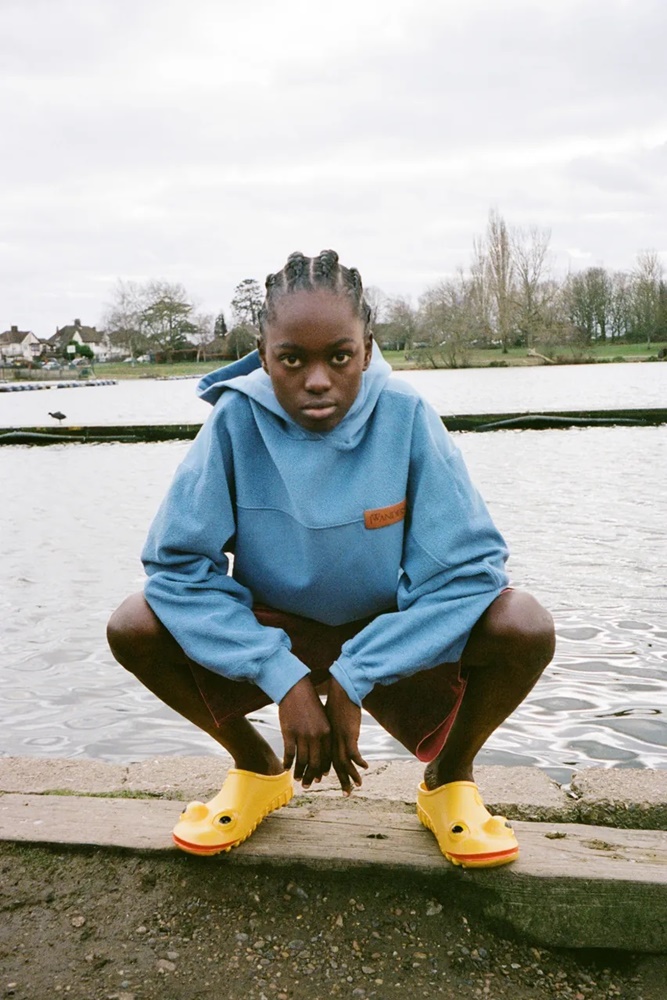 英國皇室竟也愛這隻青蛙？ JW Anderson x Wellipets 聯名「青蛙雨鞋」正式開賣