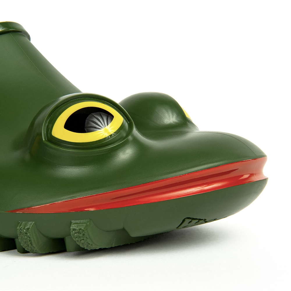 英國皇室竟也愛這隻青蛙？ JW Anderson x Wellipets 聯名「青蛙雨鞋」正式開賣