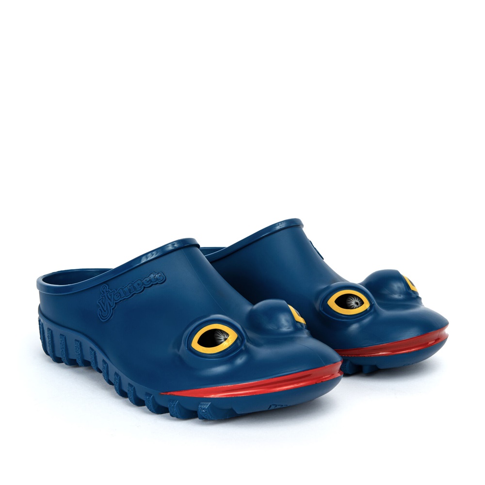 英國皇室竟也愛這隻青蛙？ JW Anderson x Wellipets 聯名「青蛙雨鞋」正式開賣