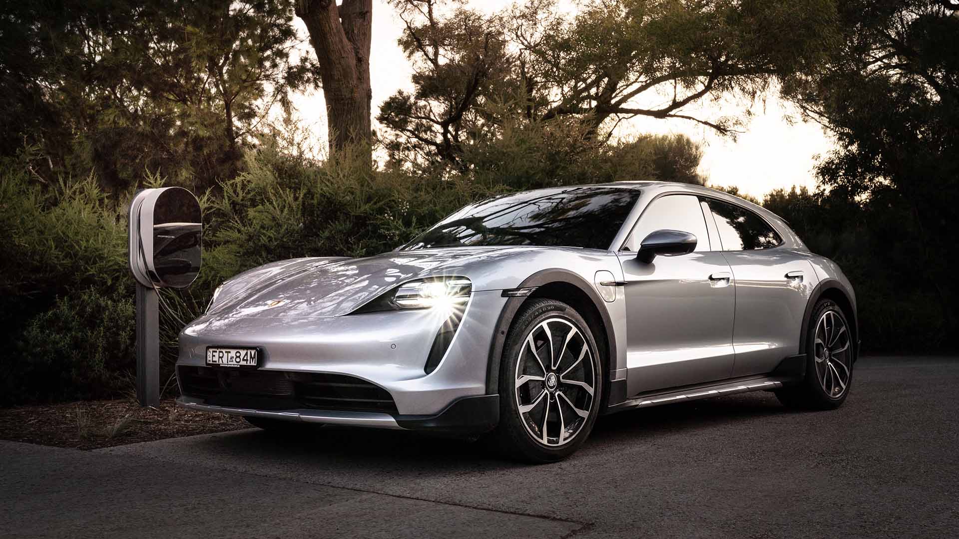 Porsche Taycan Cross Turismo-2