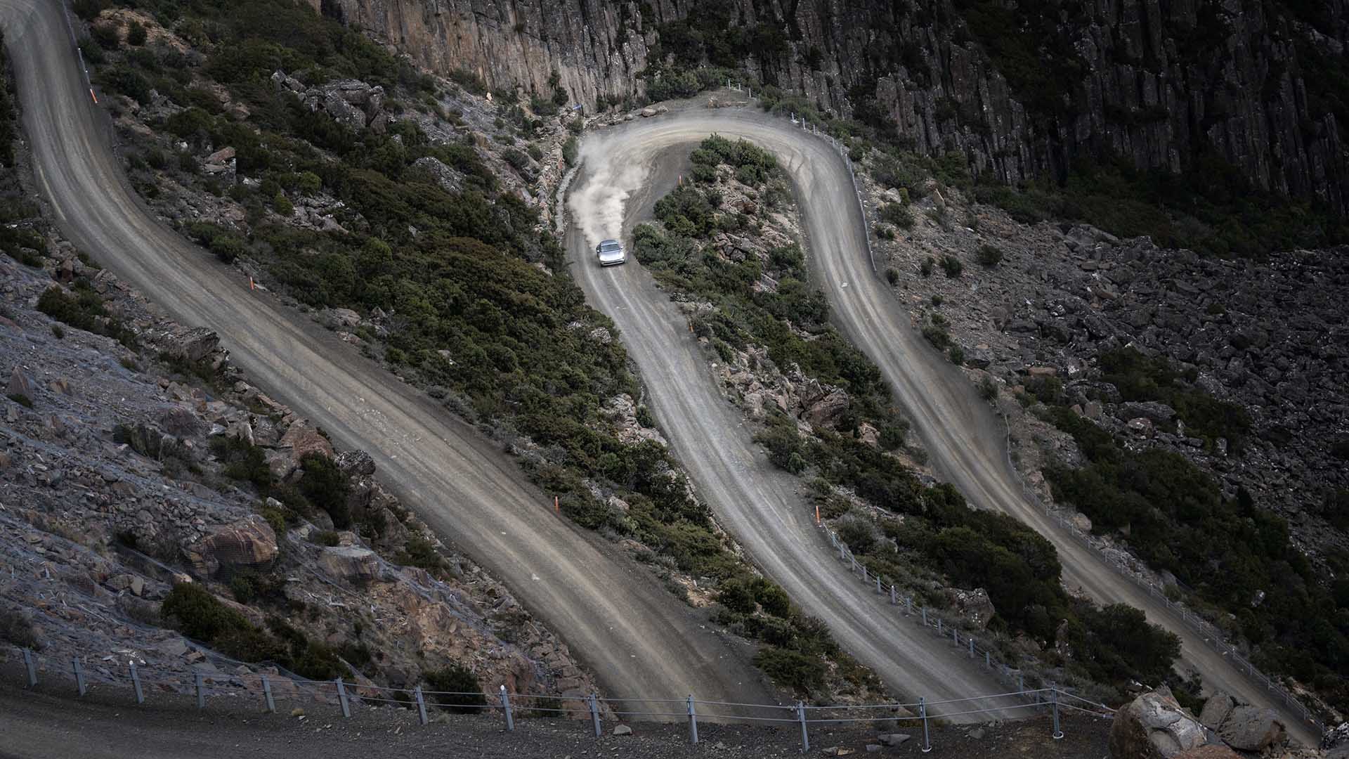 Porsche Taycan Cross Turismo-1