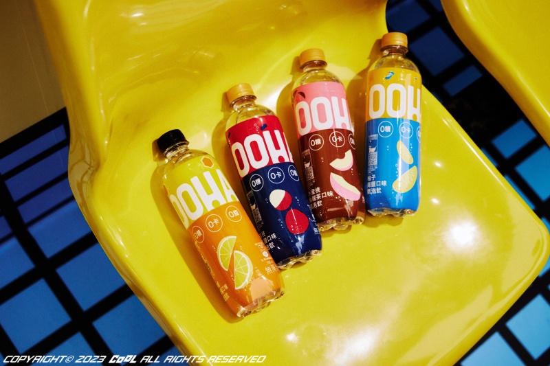 OOHA氣泡飲新代言人韋禮安帶著新口味檸檬蜂蜜來襲，酸甜滋味、細緻口感，想感受驚喜新鮮感？快到三創體驗吧！