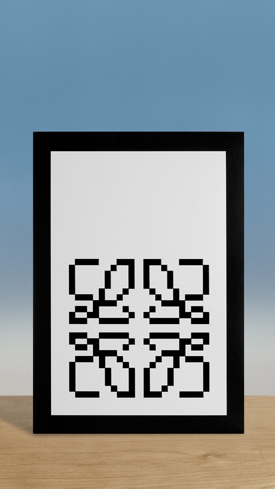 真的可以背、可以穿！ LOEWE 推出超狂 2D 「像素圖實驗」系列，連包裝都超可愛！
