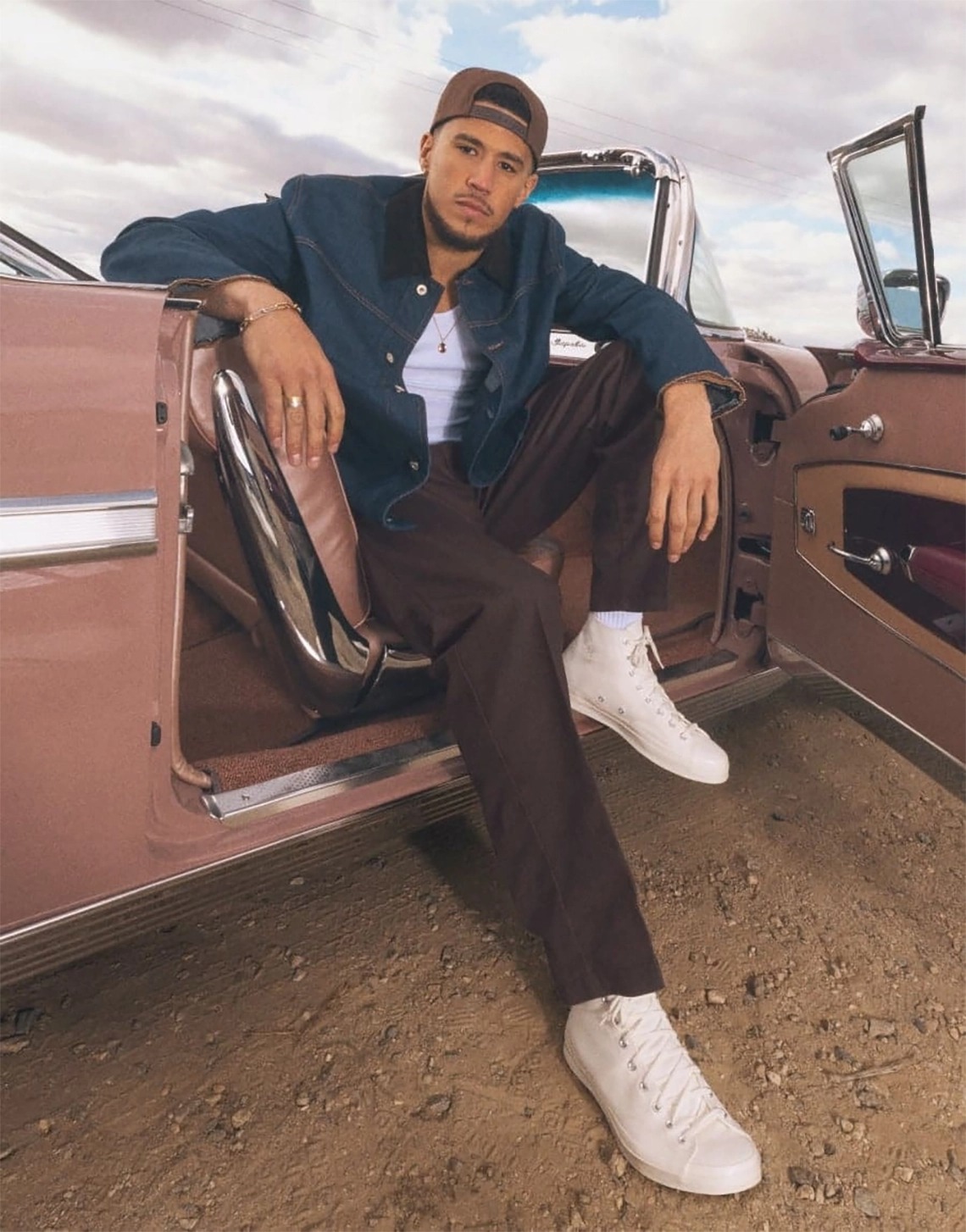 NBA 季後賽如火如荼開戰中，球星們的聯名鞋也在場下火熱登場！