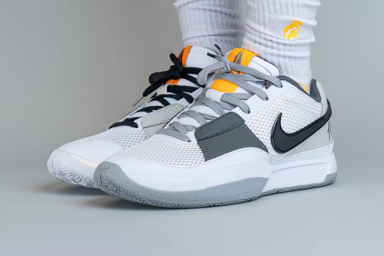 NBA 季後賽如火如荼開戰中，球星們的聯名鞋也在場下火熱登場！