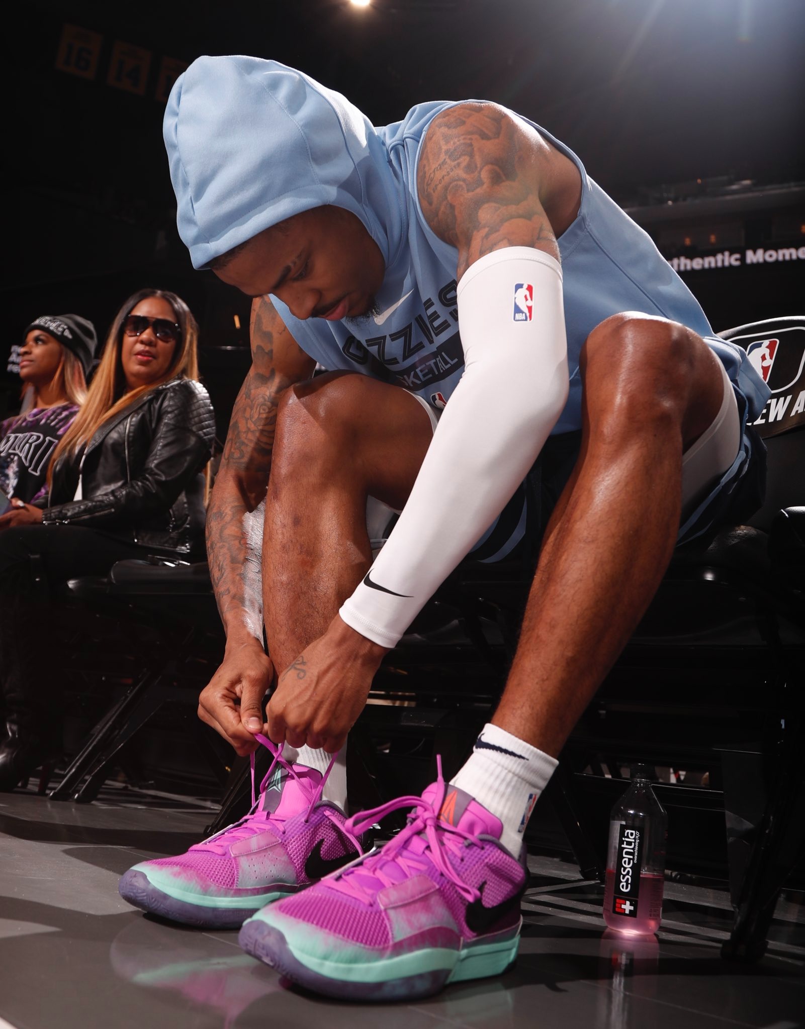 NBA 季後賽如火如荼開戰中，球星們的聯名鞋也在場下火熱登場！