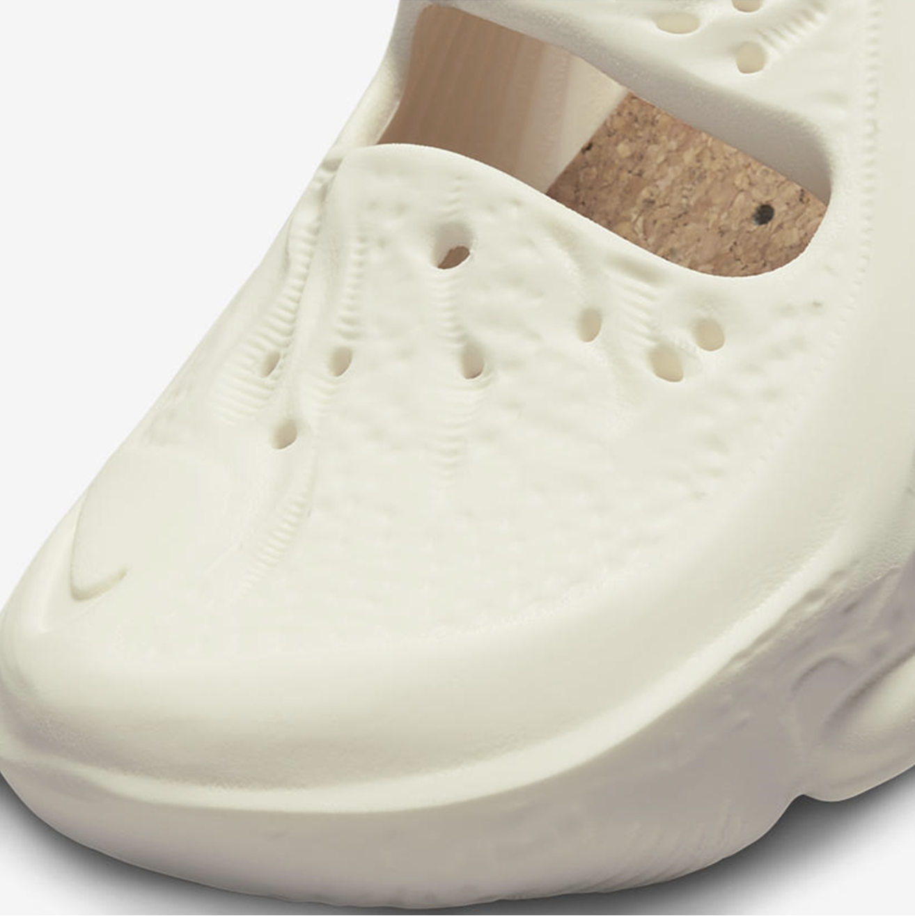 看似簡單卻不然，Nike ISPA 發佈全新洞洞拖「Universal」！
