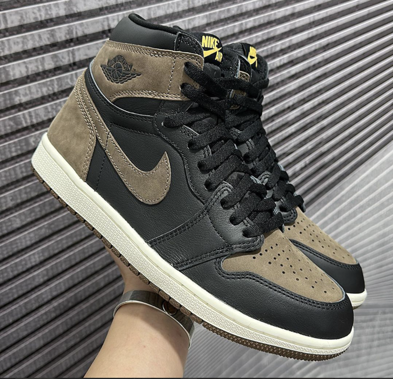 Air Jordan 1 High OG “Palomino”