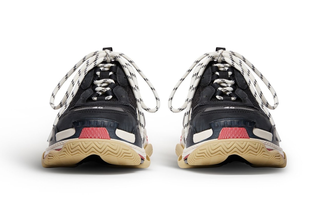 炎夏也要潮！Balenciaga 推出 Triple S「迭代拖鞋」