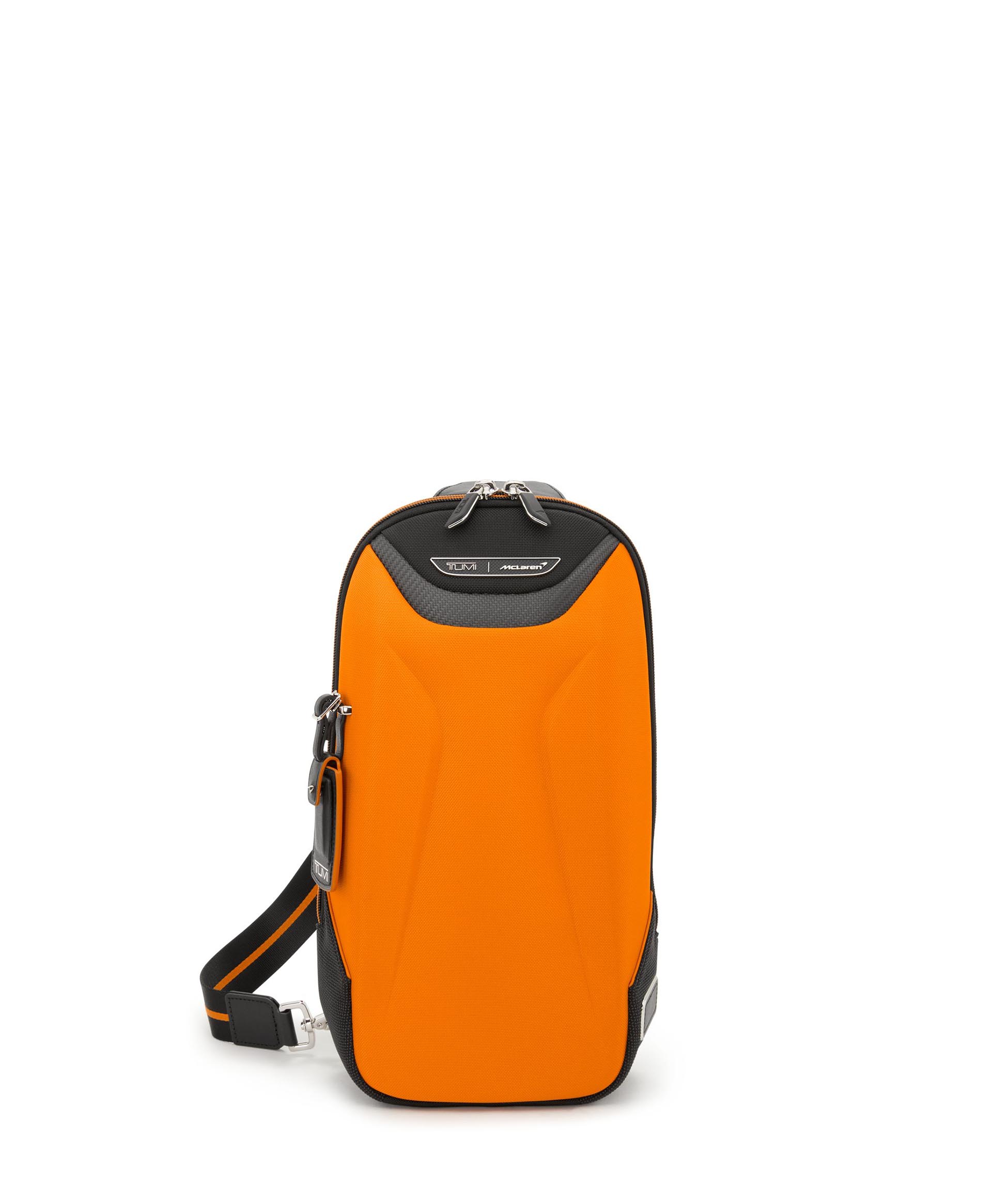 重現經典「木瓜橘」配色！TUMI 攜手 McLaren 推出 F1 車隊 60 週年箱包系列！