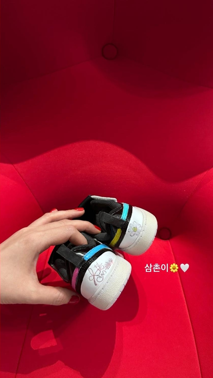 有缺外甥嗎？姊權達美曬 GD 外甥全球唯一童鞋版本 Nike Kwondo 1「熊貓」，鞋迷表示羨慕