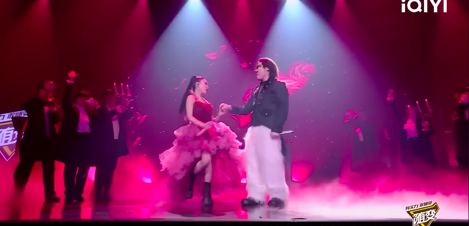 太震撼！《中國說唱巔峰對決》Vava 開大絕「倒掛饒舌」全場看傻眼，網友：「我到底看了什麼？」