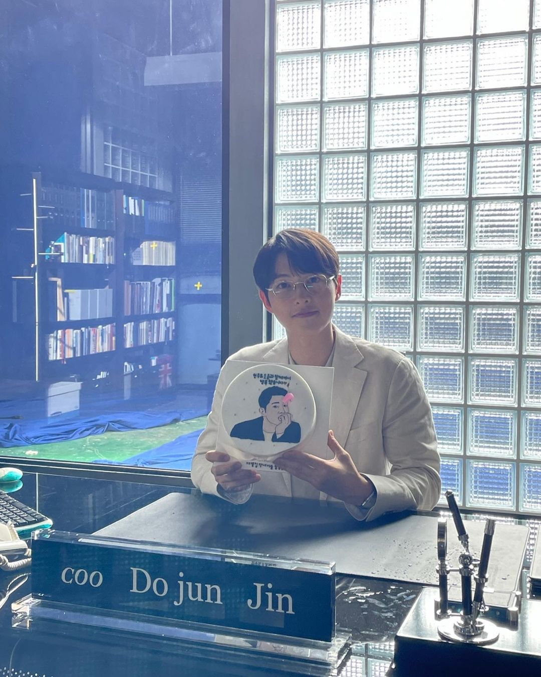 宋仲基親口證實：小孩要出生了！攜手洋孕妻登坎城紅毯　放閃高喊「多拍點照片」