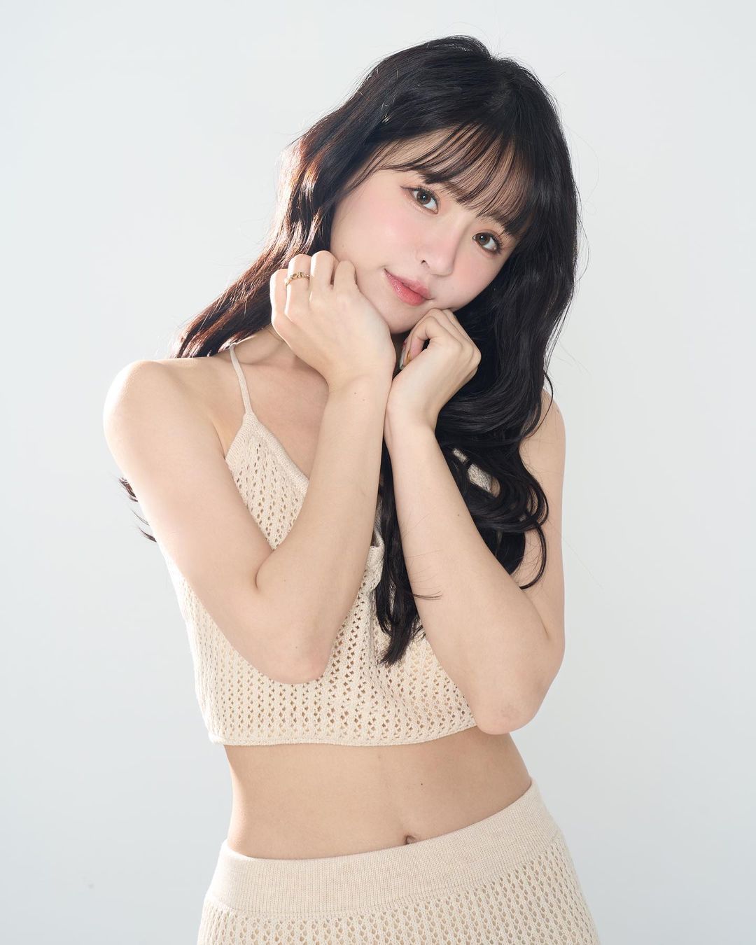 與 BLACKPINK Jennie 比美！元元穿上 CK 性感內褲大秀蠻腰，網友不買帳直喊：「不像！」