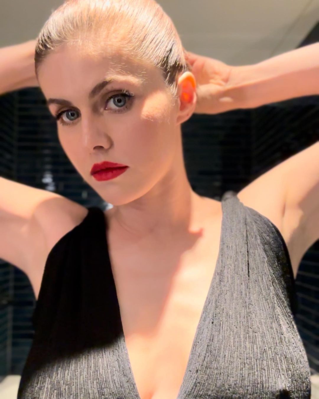 再次證明真的大！亞歷珊卓妲妲里奧 IG 發布「不穿 Bra 自拍」火速招來 370 萬人朝聖