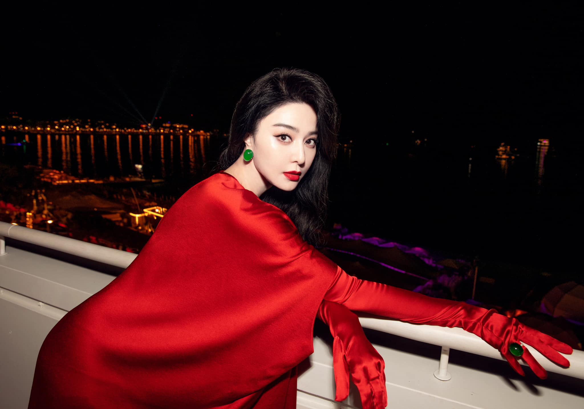 范冰冰坎城影展開大決！左攬娜歐蜜、右抱楊紫瓊，還結交新閨蜜馬斯克超模媽媽