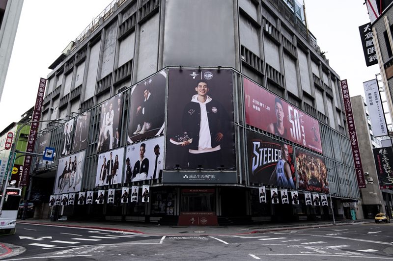 受傷也沒想過缺席！林書豪 x PALLADIUM 快閃店湧入上百球迷，西門町封街上演「林來瘋」！