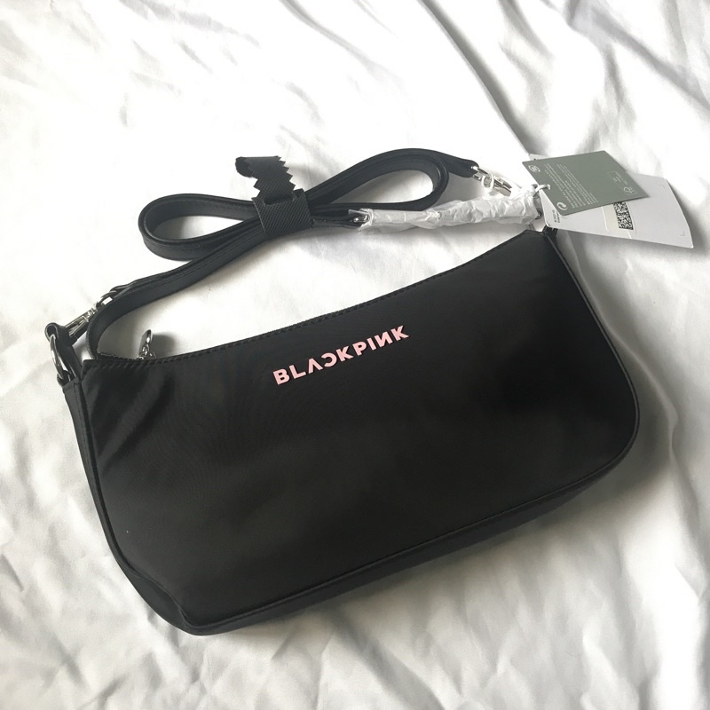 笑瘋！網友買 BLACKPINK 周邊小包竟買到「超爆笑」假貨！網友：真害羞⋯⋯