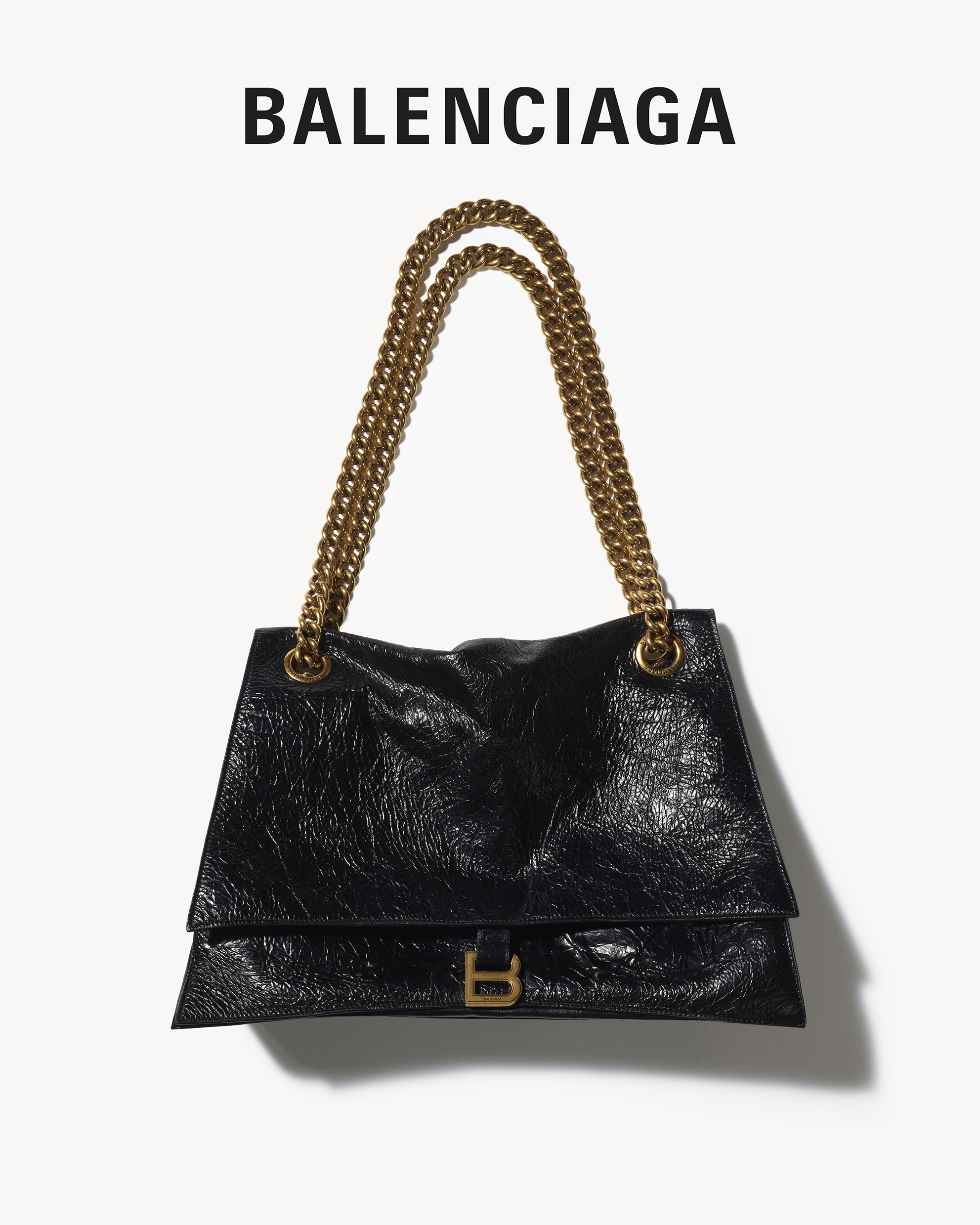 對鏡子自拍也能成大片？Balenciaga  2023 秋季形象照釋出！