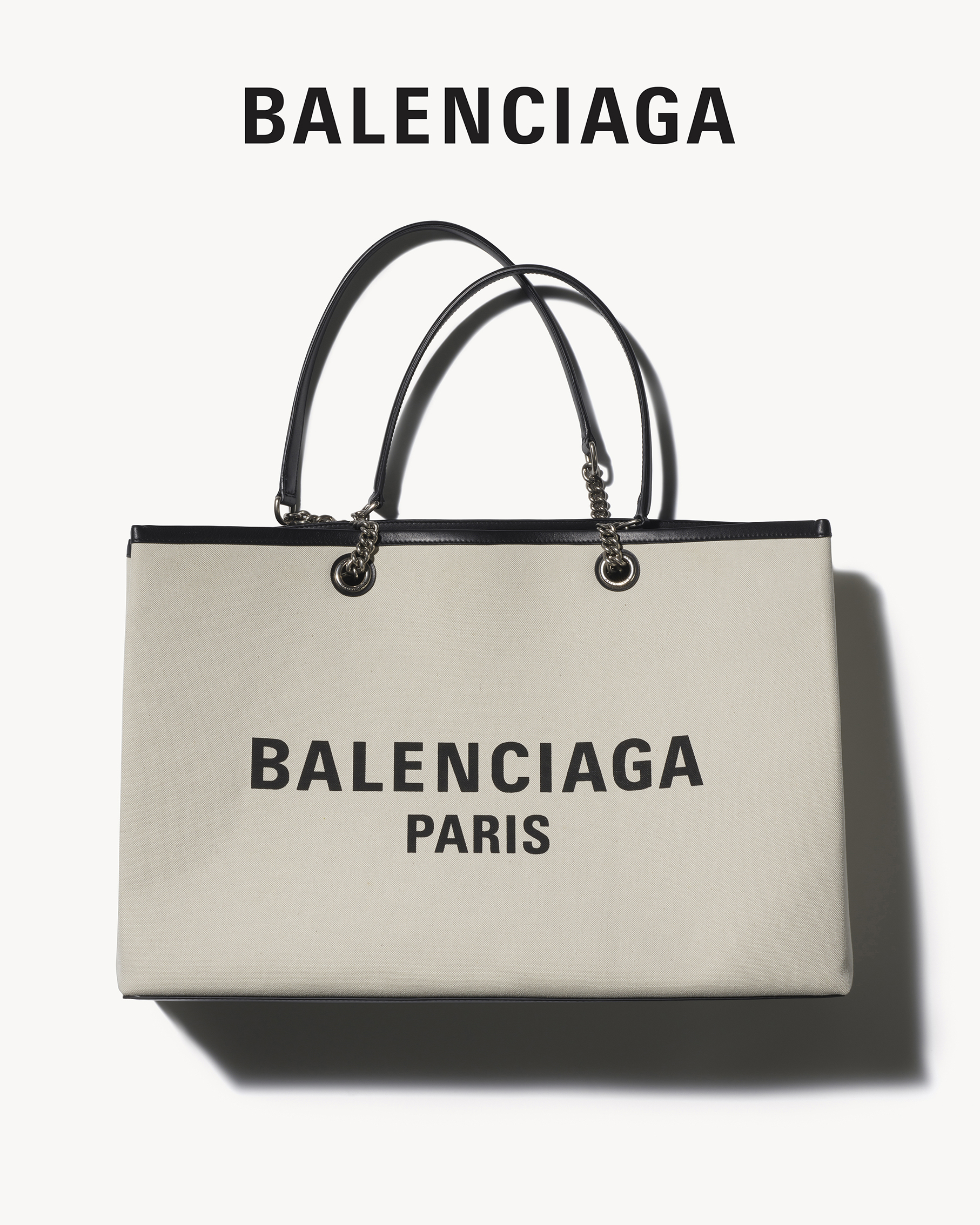 對鏡子自拍也能成大片？Balenciaga  2023 秋季形象照釋出！