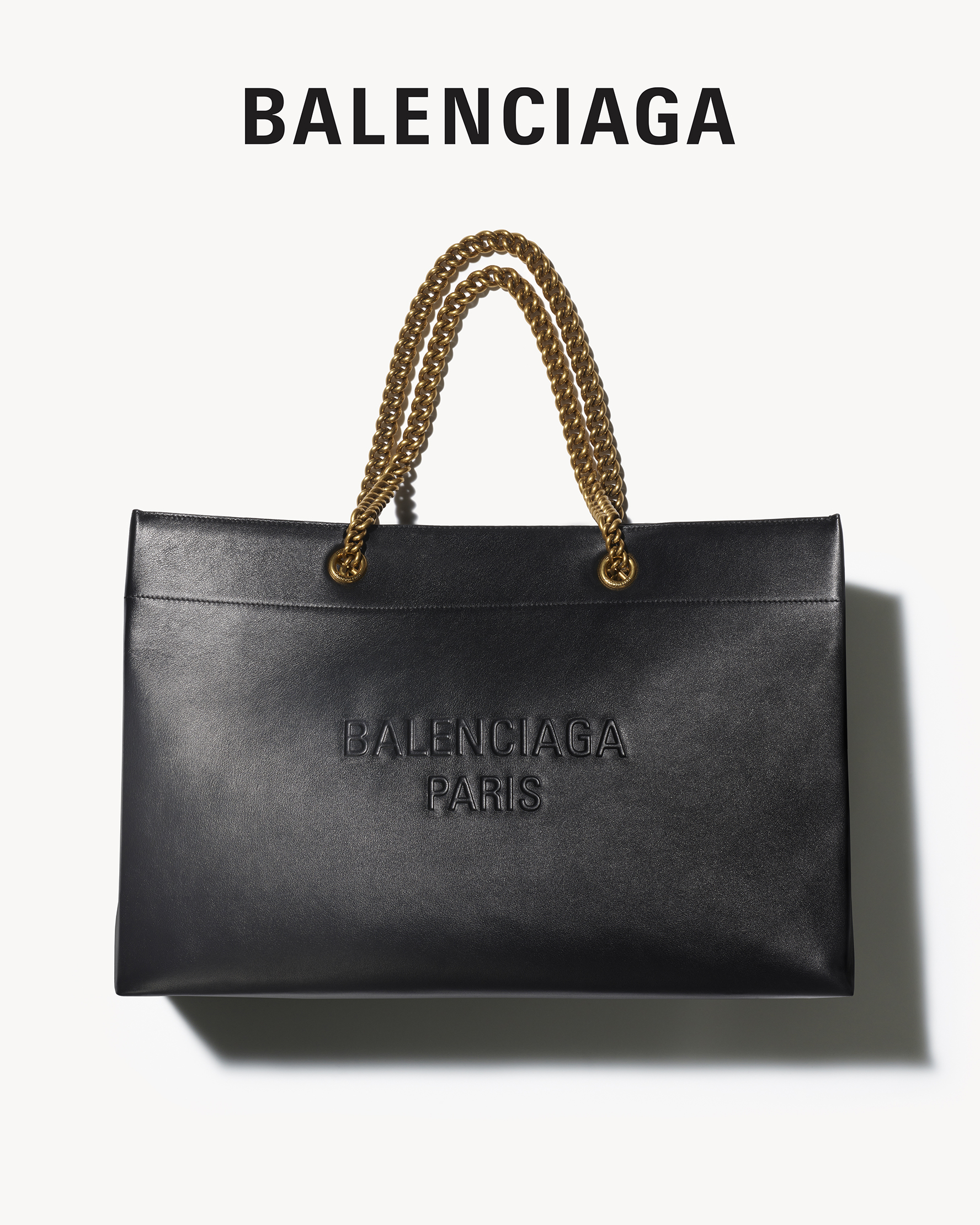 對鏡子自拍也能成大片？Balenciaga  2023 秋季形象照釋出！