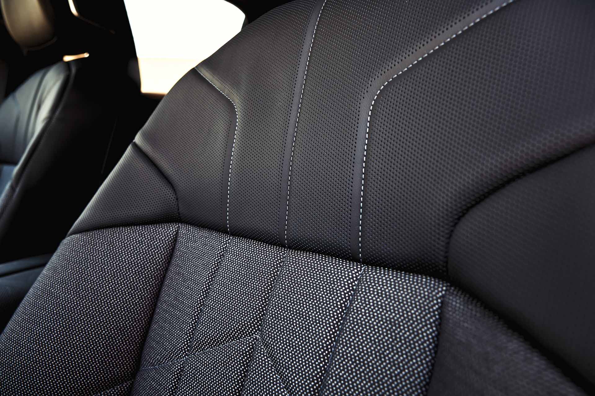 社會在走大七要有 ... 那何不來一部史上最強的 BMW i7 M70 xDrive？