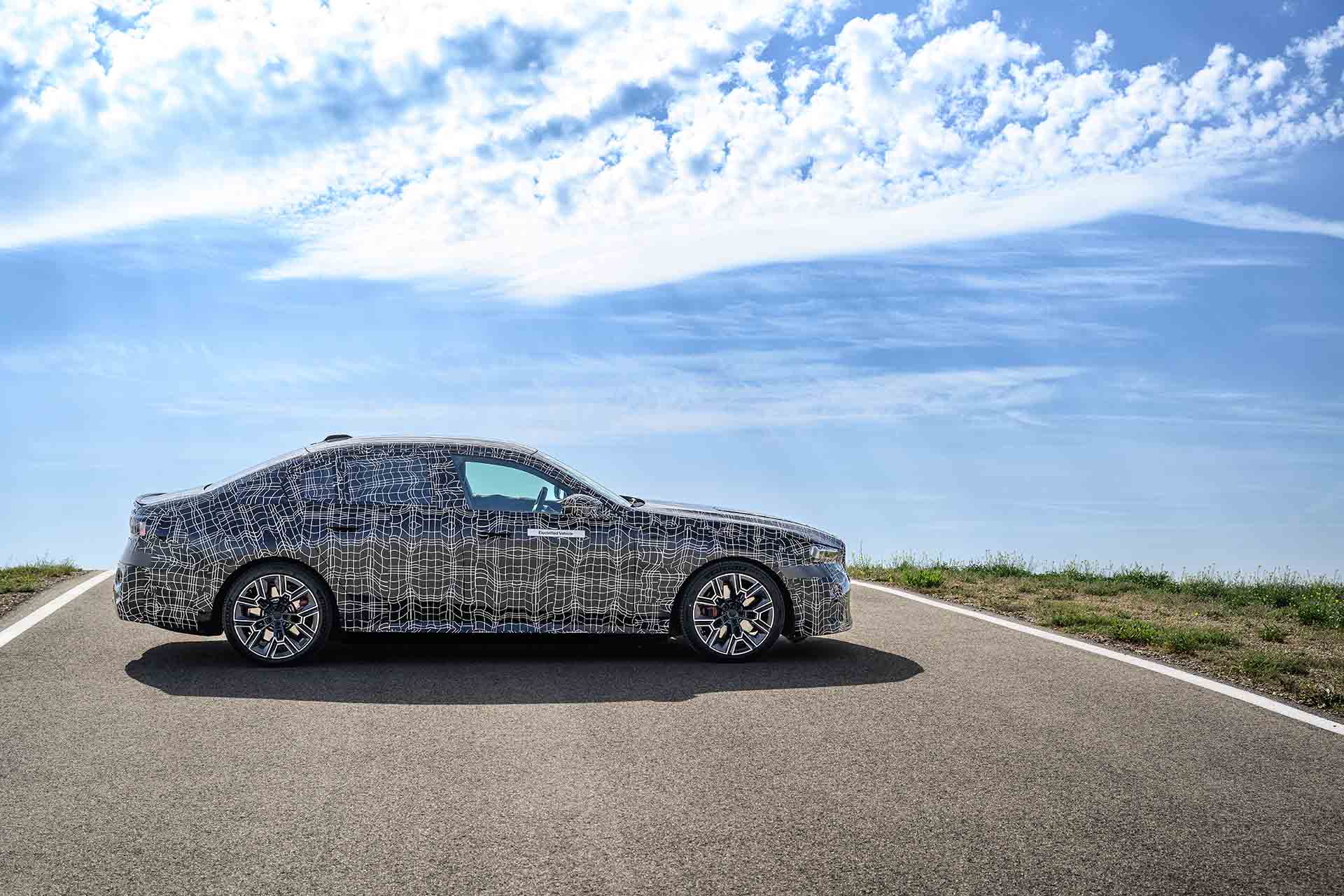 BMW i5-1